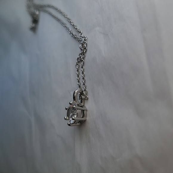 New Elegant Silver Necklace Pendant - Picture 3 of 4